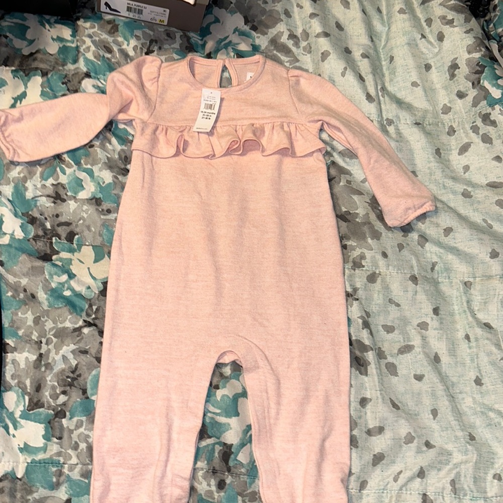 Baby gap onesie